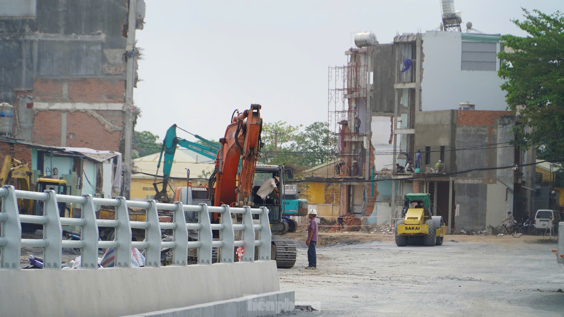 Diện mạo cầu vượt nối nhà ga T3 sân bay Tân Sơn Nhất - Ảnh 9.