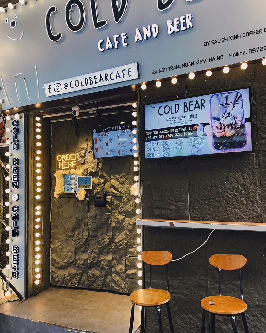 Qu&aacute;n đồ uống cho người hướng nội, kh&ocirc;ng cần giao tiếp, b&aacute;n nước qua lỗ thủng tr&ecirc;n tường: "Kh&ocirc;ng đơn vị thi c&ocirc;ng n&agrave;o hiểu &yacute; tưởng" - Ảnh 1.