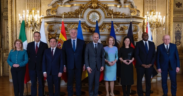 Nếu Nga kh&ocirc;ng ngừng bắn, li&ecirc;n qu&acirc;n Anh-Ph&aacute;p sẽ tiến v&agrave;o Ukraine? - Ảnh 2.