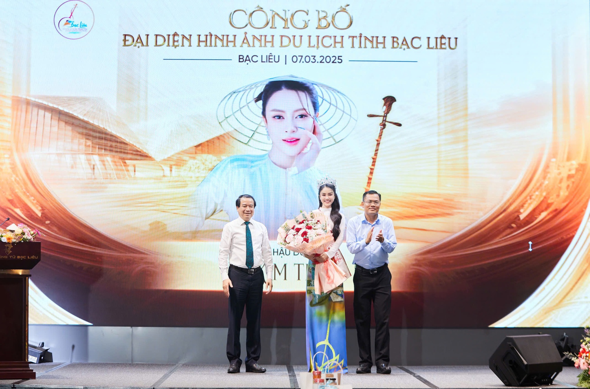 Hoa hậu Lý Kim Thảo diện áo dài 7000 USD ở Bạc Liêu, nhận nhiệm vụ mới- Ảnh 5.