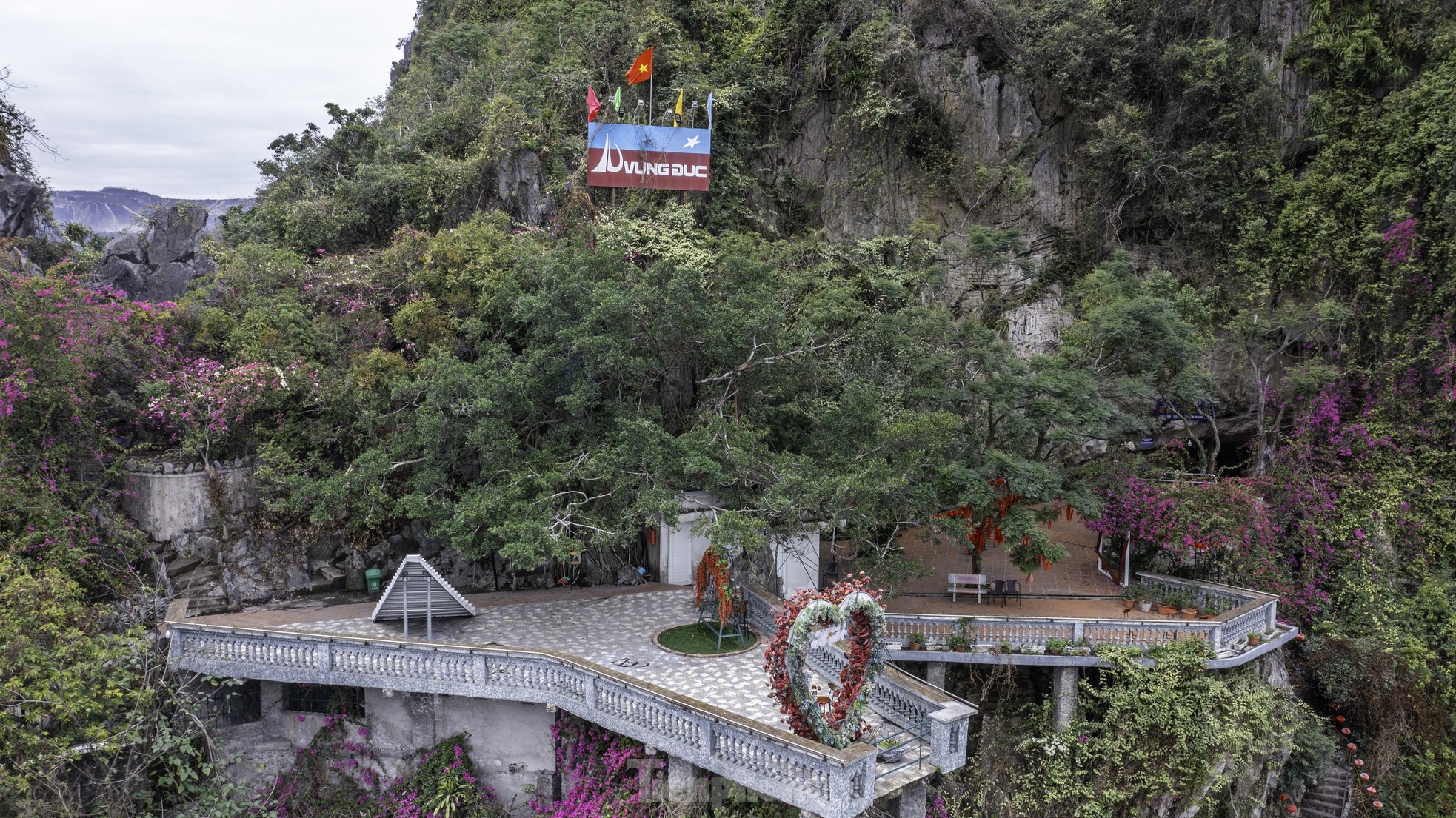 Động Cung Đình bị biến thành nơi tổ chức sự kiện gây tranh cãi - Ảnh 27.