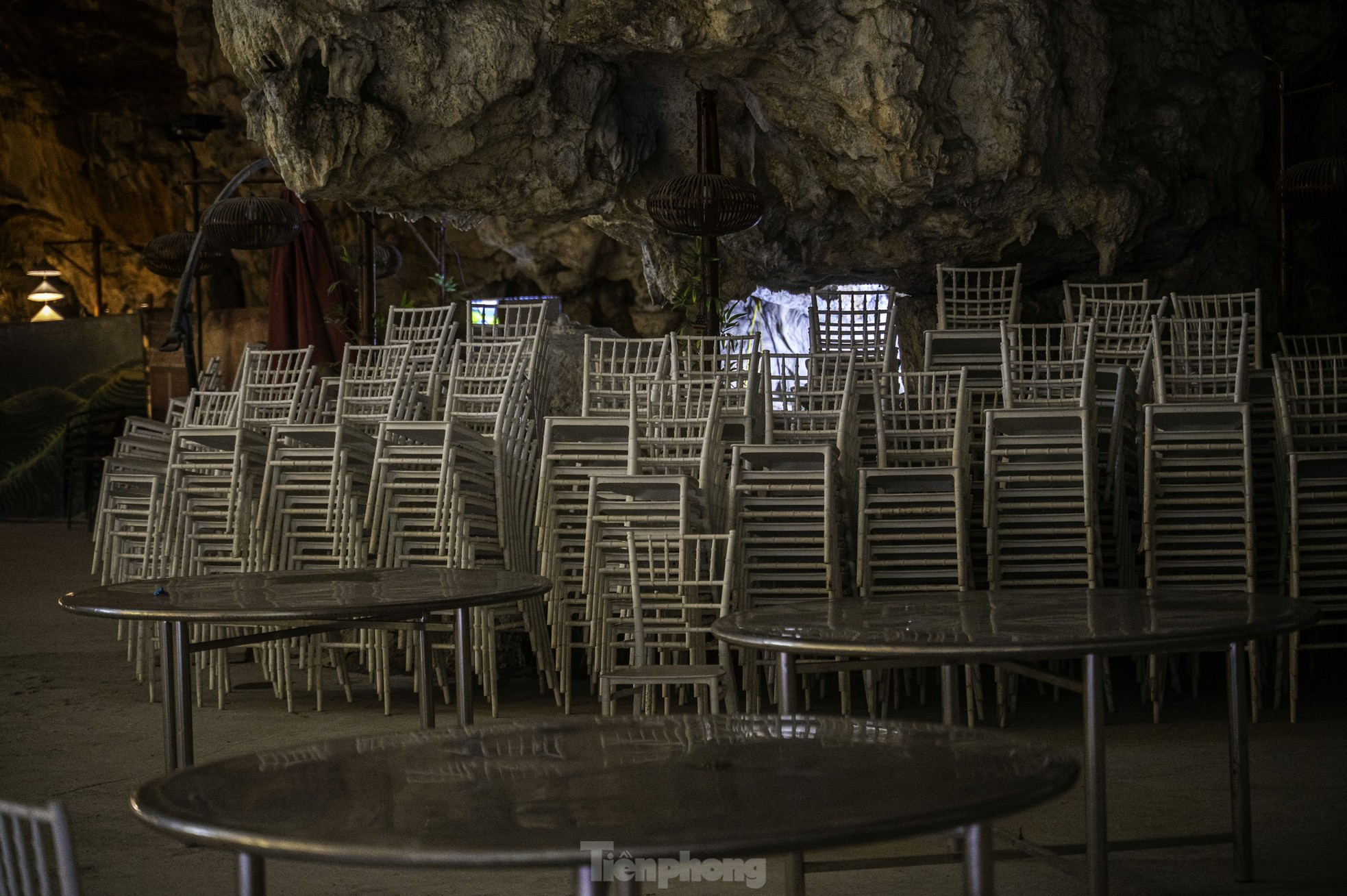 Động Cung Đình bị biến thành nơi tổ chức sự kiện gây tranh cãi - Ảnh 14.