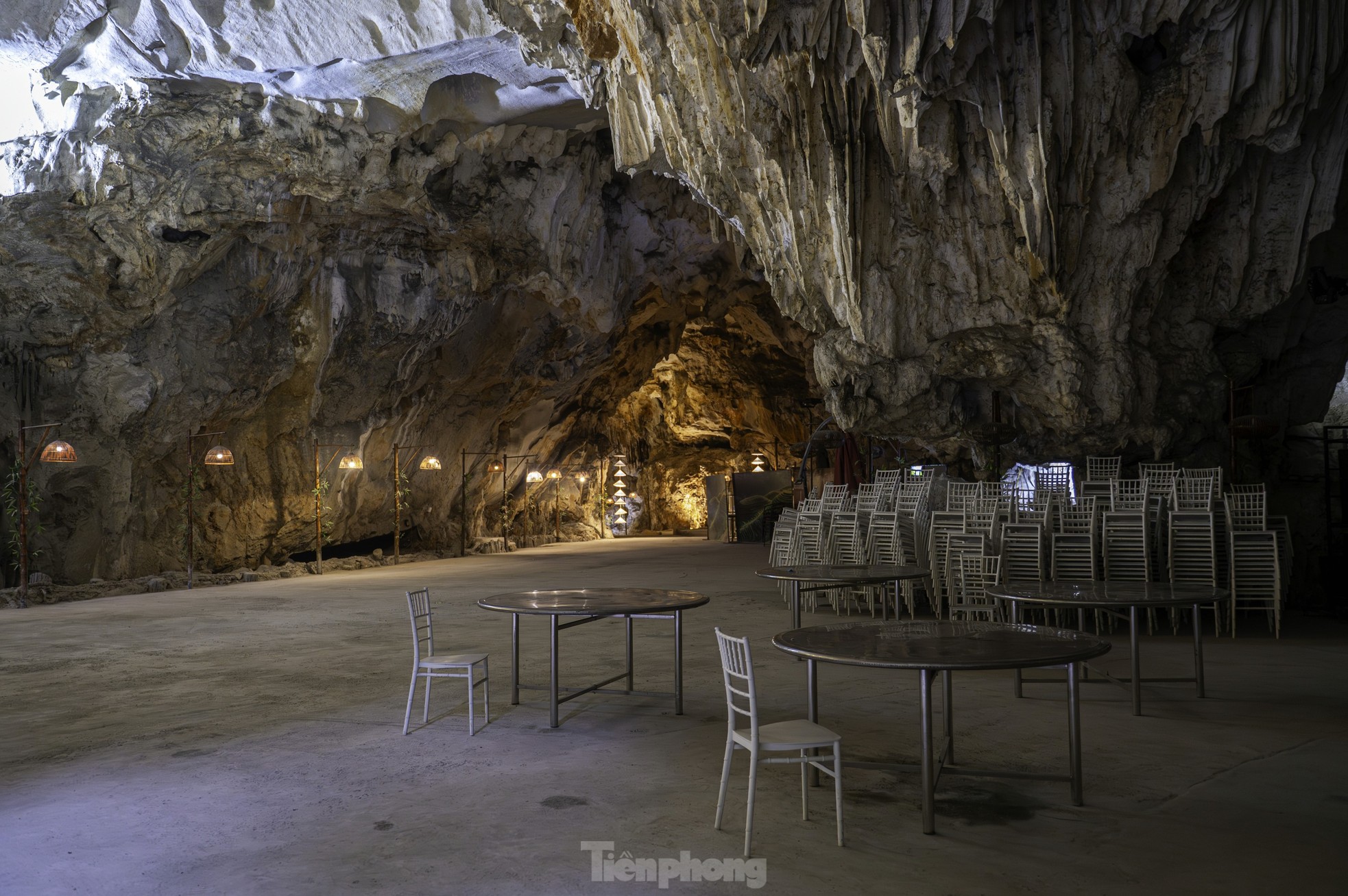 Động Cung Đình bị biến thành nơi tổ chức sự kiện gây tranh cãi - Ảnh 15.