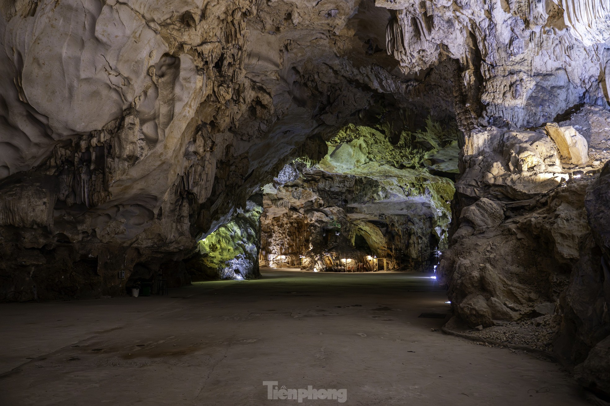 Động Cung Đình bị biến thành nơi tổ chức sự kiện gây tranh cãi - Ảnh 10.