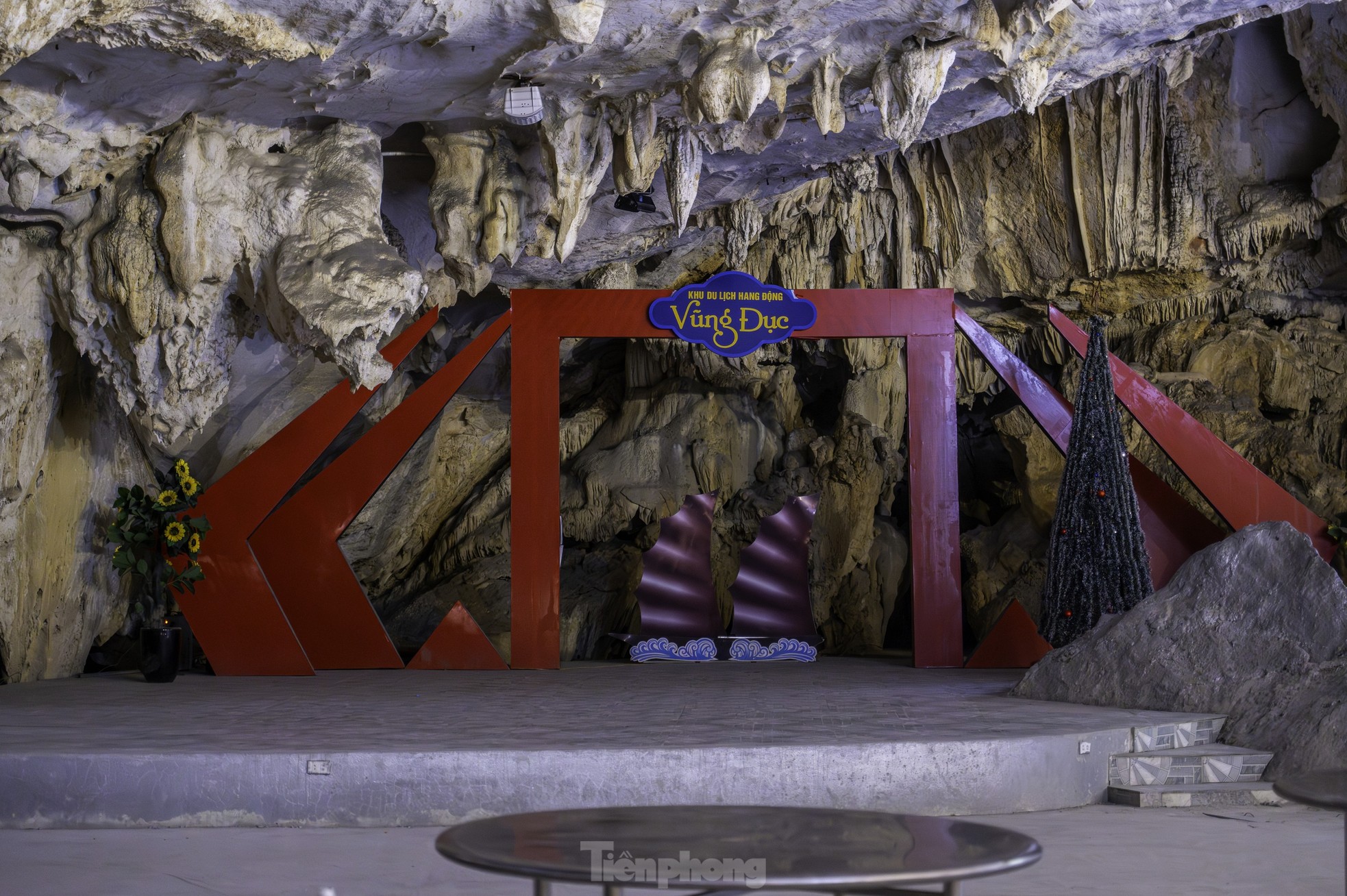 Động Cung Đình bị biến thành nơi tổ chức sự kiện gây tranh cãi - Ảnh 12.