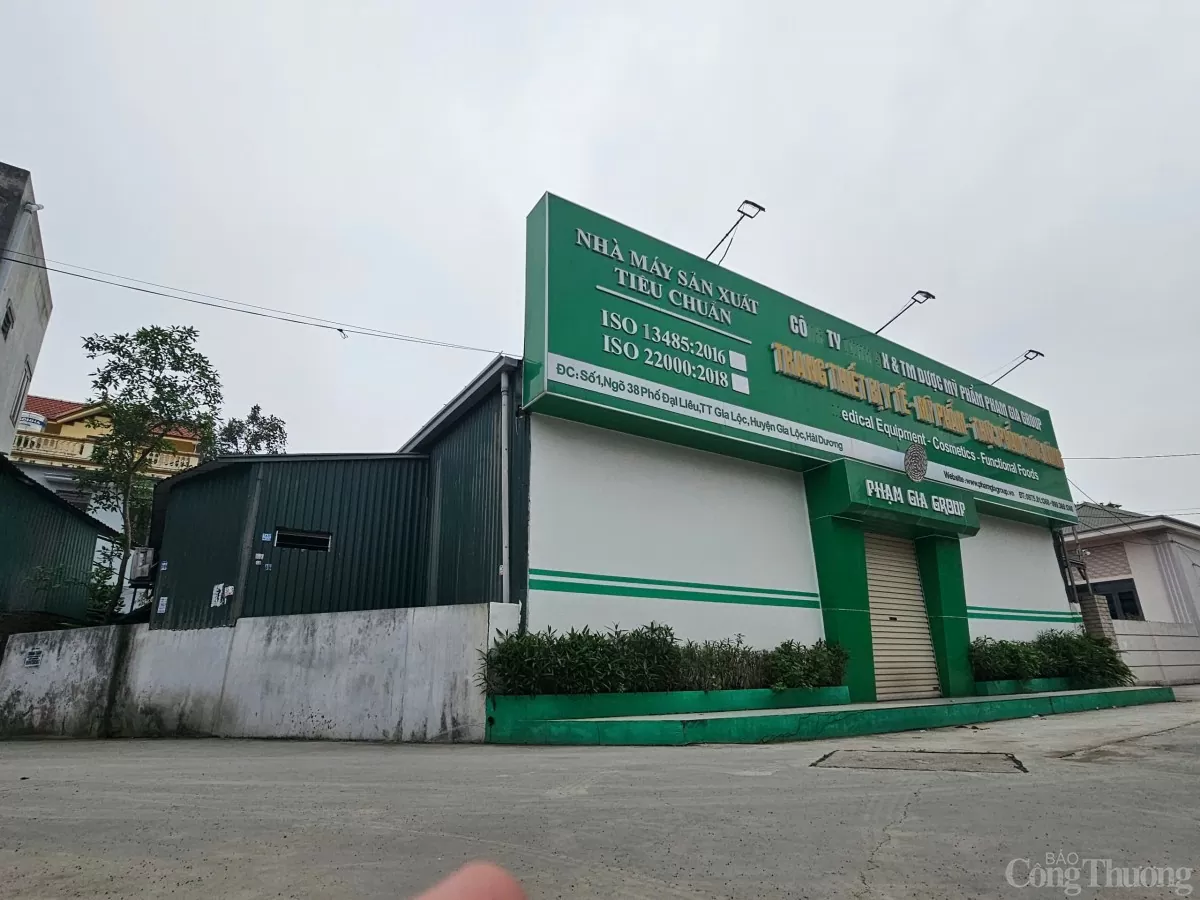 Xôn xao hình ảnh nhà máy sản xuất sản phẩm tăng cường sinh lý "công nghệ Hàn Quốc" của vợ chồng Phú Lê - Ảnh 2. Xôn xao hình ảnh nhà máy sản xuất sản phẩm tăng cường sinh lý "công nghệ Hàn Quốc" của vợ chồng Phú Lê - Ảnh 2.