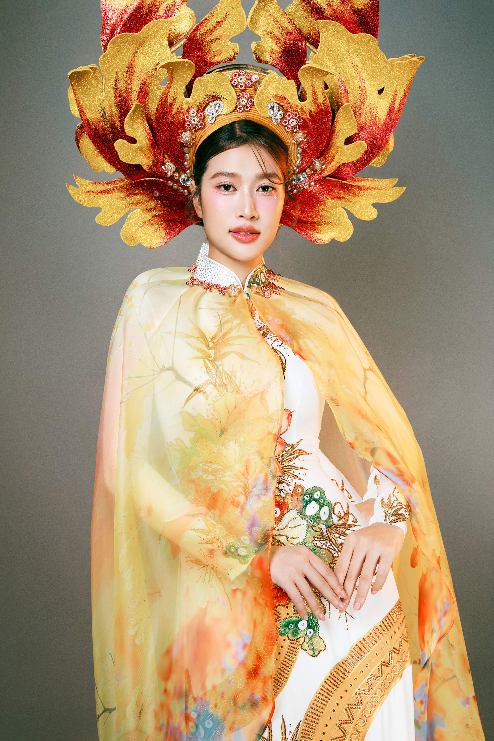 Hoa hậu Đoàn Thiên Ân làm vedette- Ảnh 4.