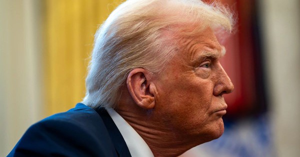 Từng hứa làm một việc ngay ngày đầu nhậm chức, giờ ông Trump lại chia sẻ bài viết bảo mọi người "im lặng" - Ảnh 2.