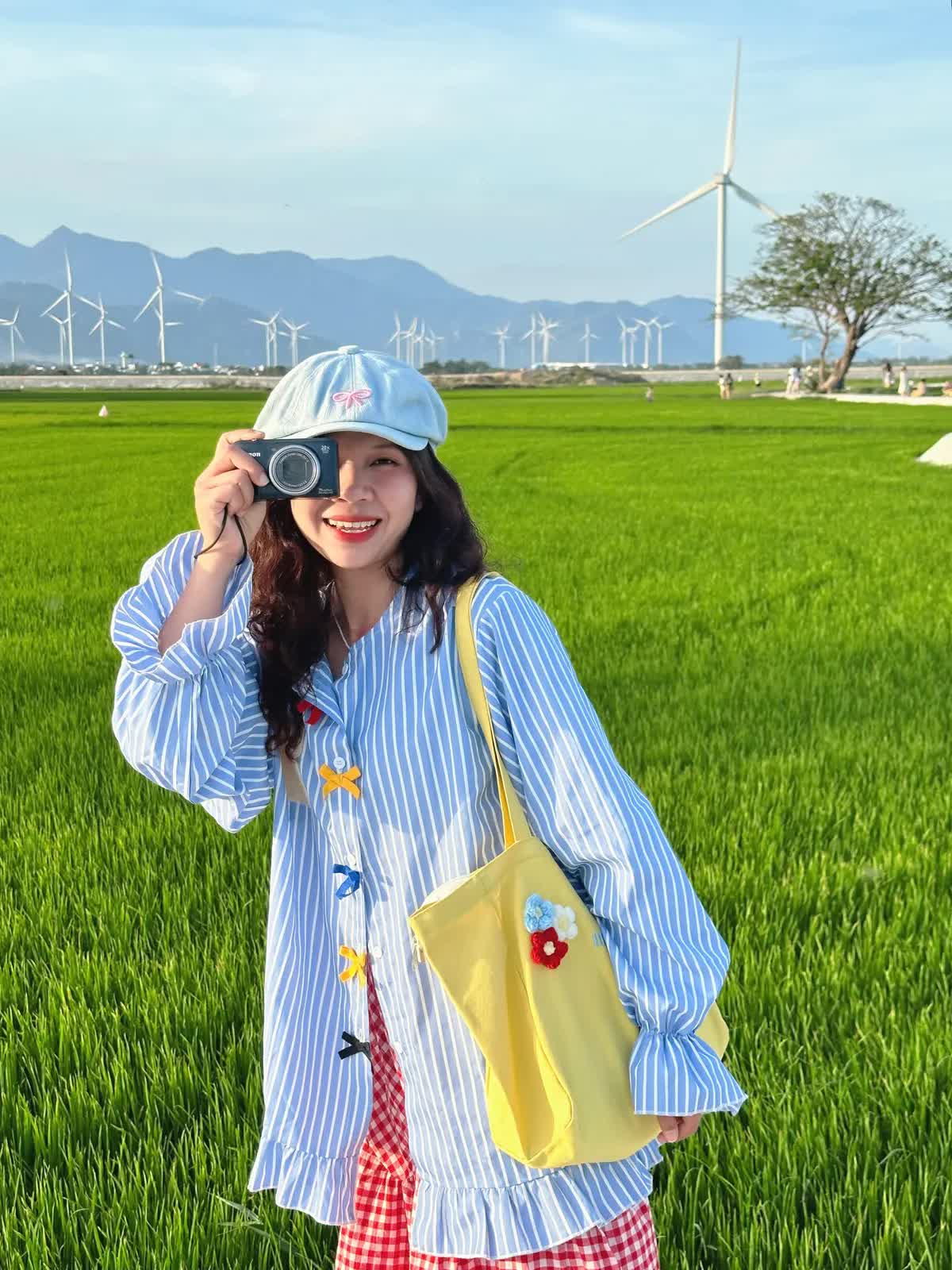 Cánh đồng điện gió ở Ninh Thuận có gì mà hút khách đến thế? - Ảnh 4. Cánh đồng điện gió ở Ninh Thuận có gì mà hút khách đến thế? - Ảnh 4.