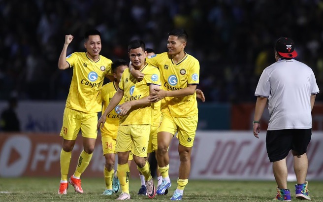 Tuyển thủ Việt Nam vừa gãy xương vừa đứt dây chằng, HLV Kim Sang-sik gặp khó ở 3 giải đấu lớn - Ảnh 2.