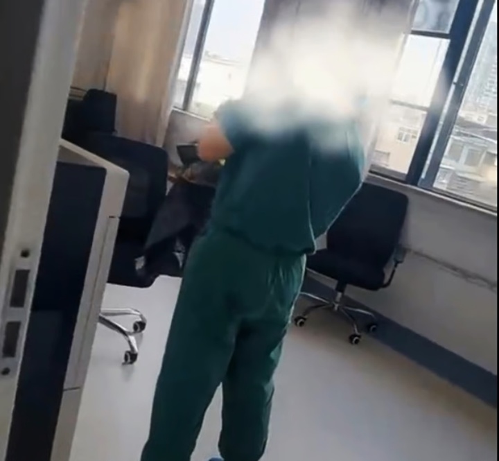 Bác sỹ bị sa thải vì ăn cắp nhau thai của sản phụ - Ảnh 2.