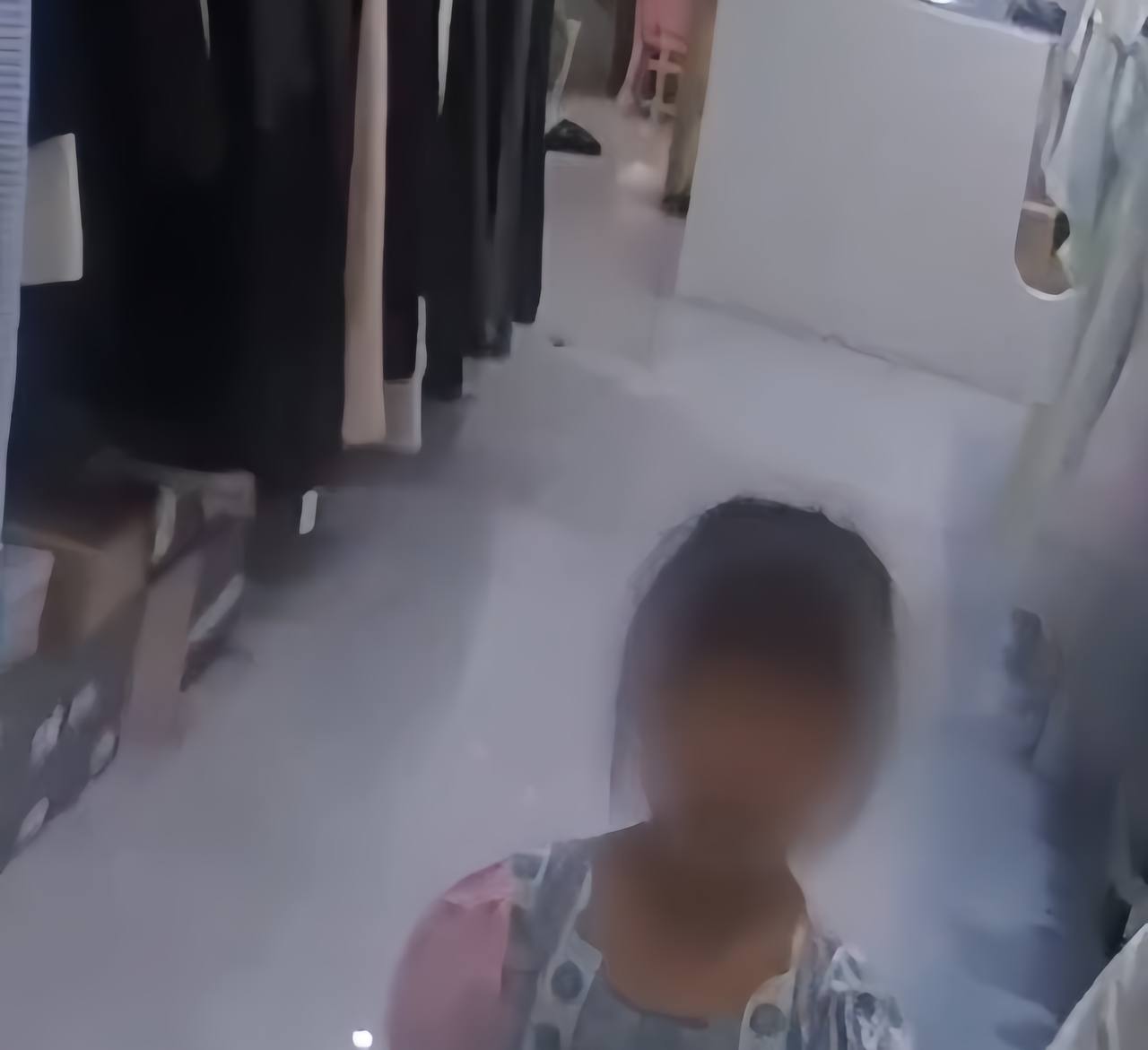 Mẹ biến mất sau 2 tiếng dạy con học, con hoảng loạn cầu cứu cảnh sát - Sự thật gây bão MXH: Chuyện như đùa mà thật!- Ảnh 1.