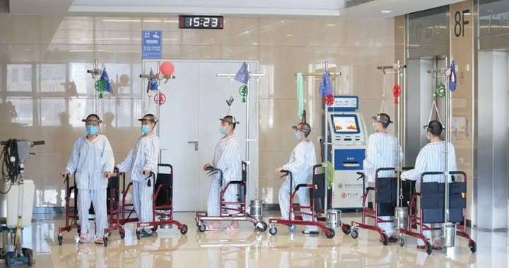 Khỏi bệnh tâm thần vẫn bị nhốt 17 năm vì bố từ chối cho xuất viện - Ảnh 1.