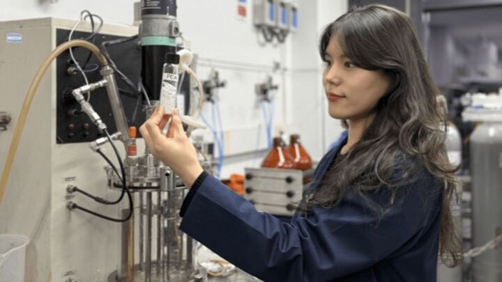 H&agrave;n Quốc: Nghi&ecirc;n cứu mới biến cỏ dại th&agrave;nh nhựa sinh học - Ảnh 1.