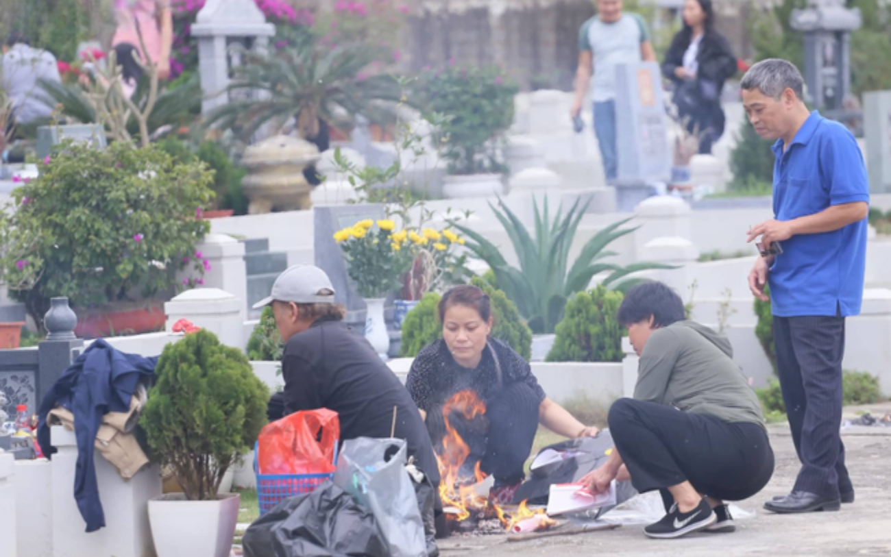 Tảo mộ Thanh minh năm nay: Quan niệm "bốn người không nên đi, ba người nhất định phải đi" có hợp lý không? - Ảnh 1.