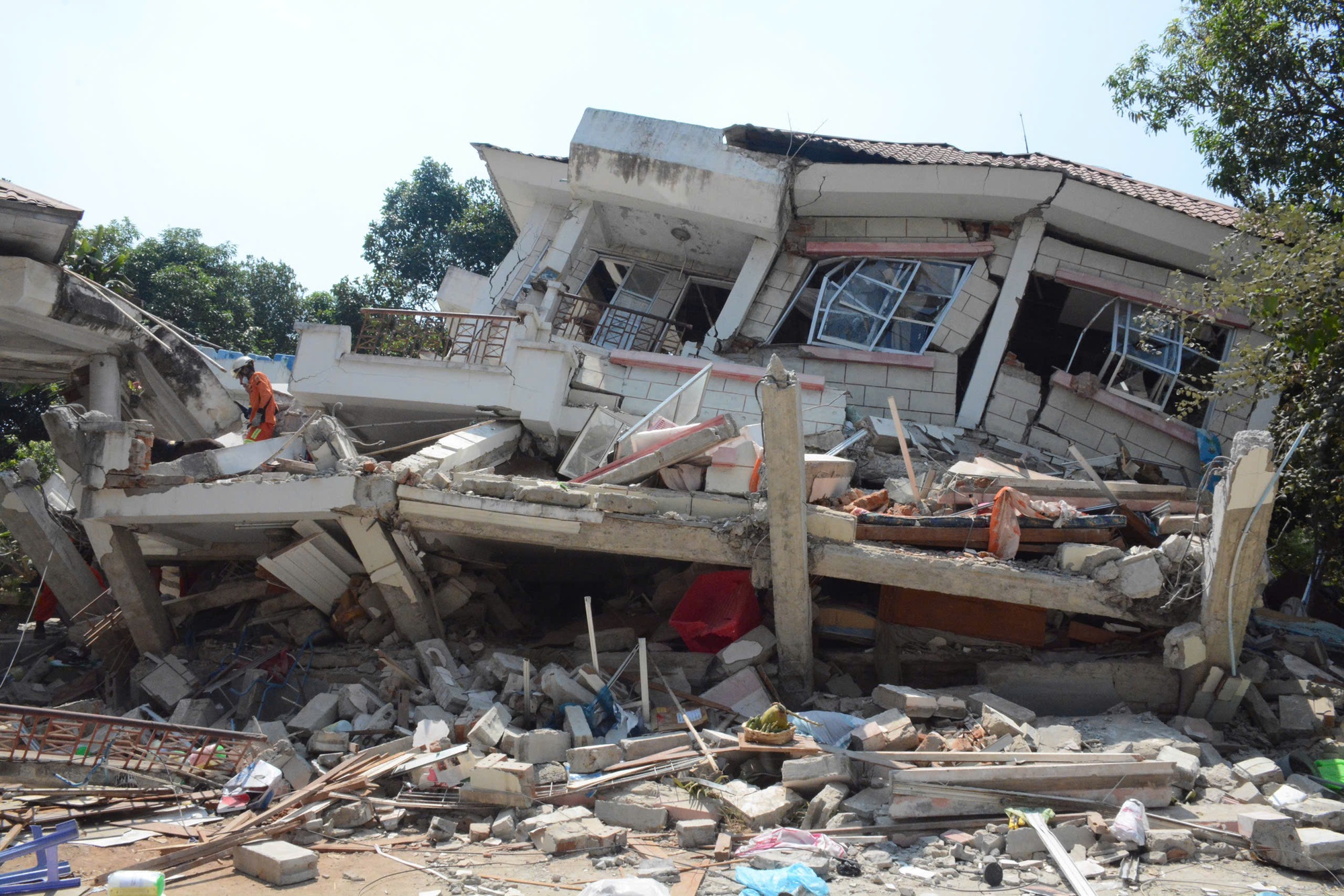 Video: Đội cứu hộ Việt Nam xác định 2 vị trí nghi có nạn nhân động đất tại Myanmar- Ảnh 3.