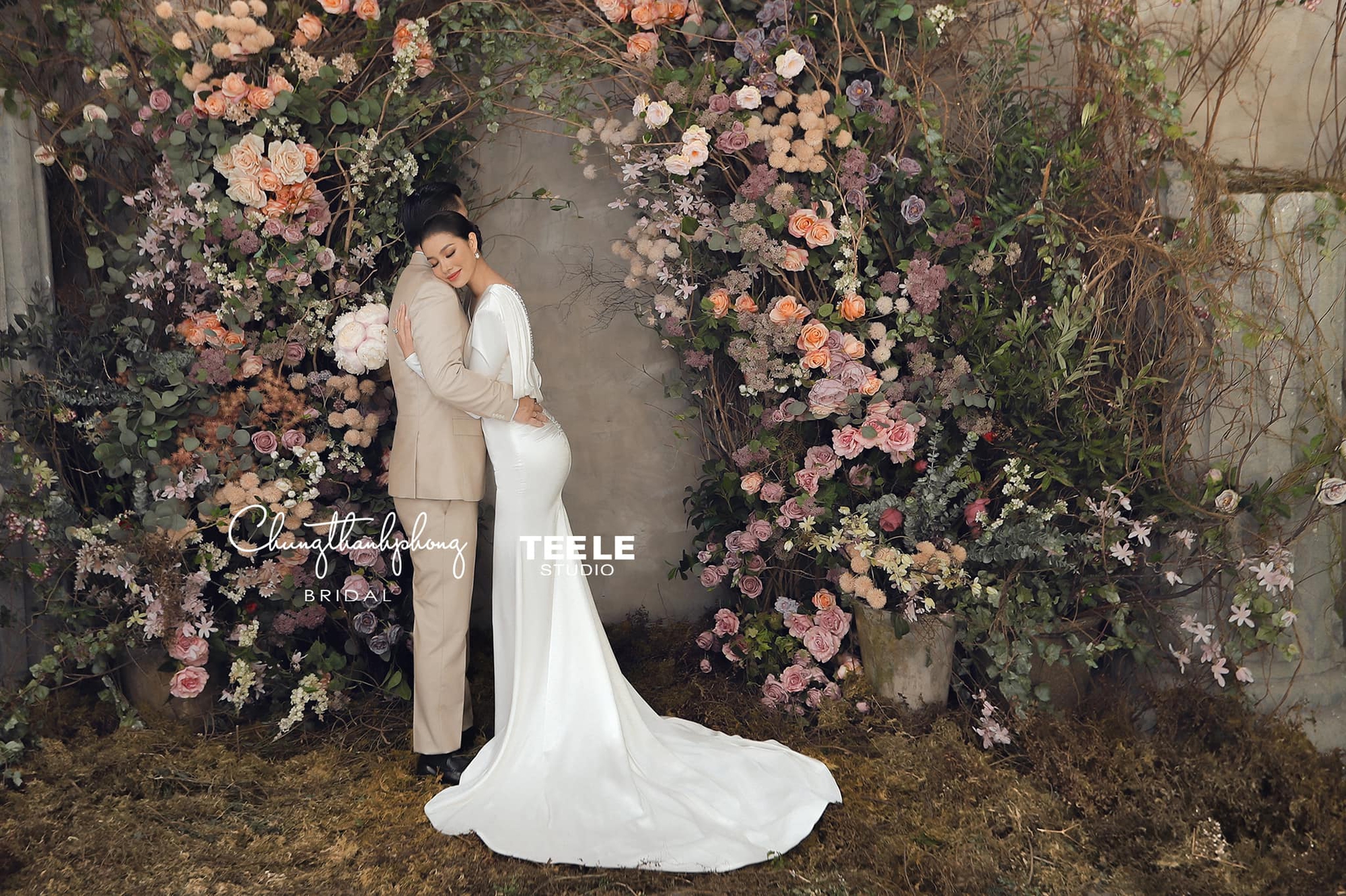 Giữa loạt tin đồn về chuyện hôn nhân với đại gia, Phạm Hương có 1 thay đổi lạ gây xôn xao- Ảnh 3. Giữa loạt tin đồn về chuyện hôn nhân với đại gia, Phạm Hương có 1 thay đổi lạ gây xôn xao- Ảnh 3.