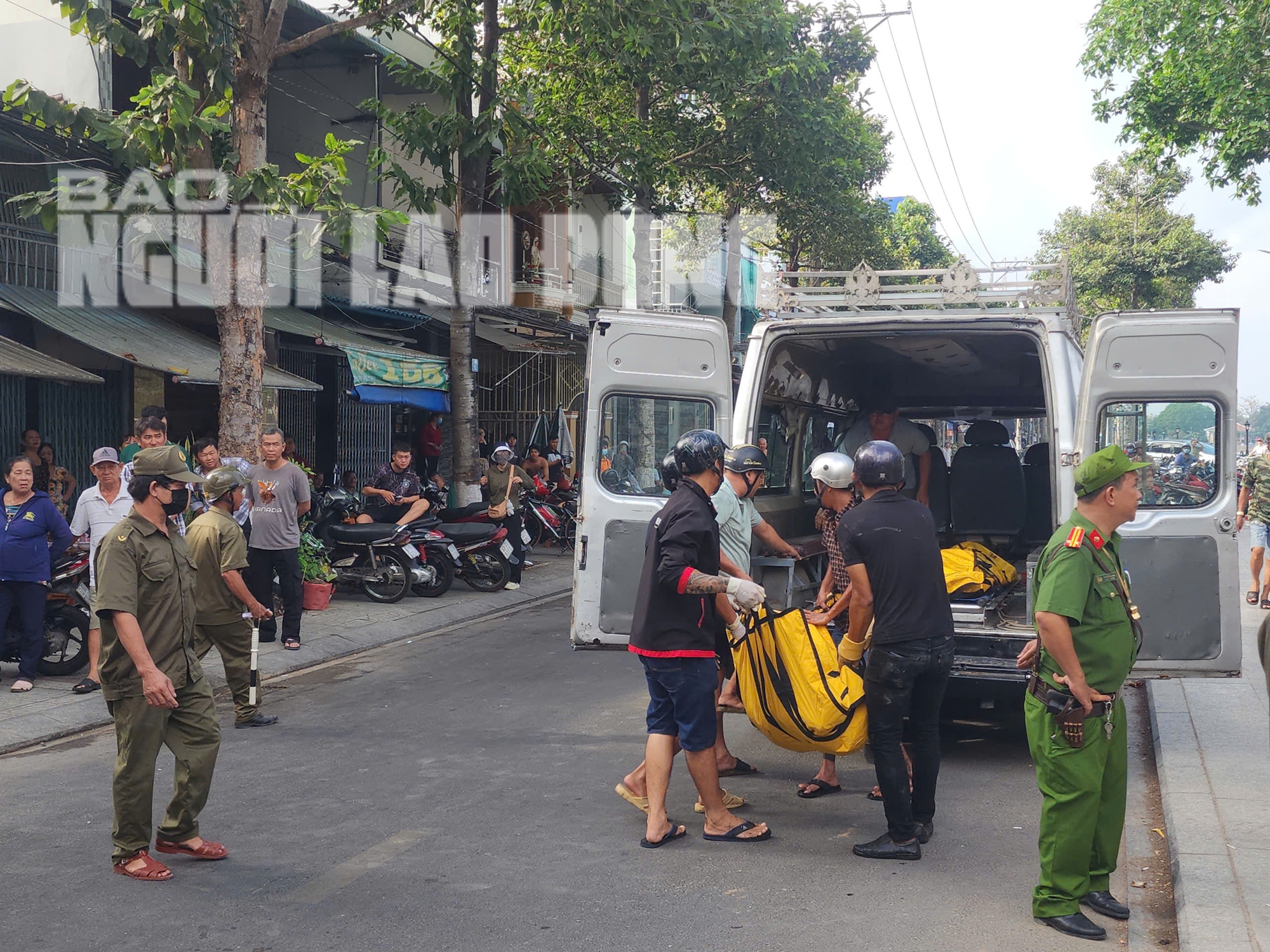 Cháy nhà Tiền Giang: 2 Thi thể được tìm thấy trong vụ cháy thương tâm - Ảnh 3. Cháy nhà Tiền Giang: 2 Thi thể được tìm thấy trong vụ cháy thương tâm - Ảnh 3.