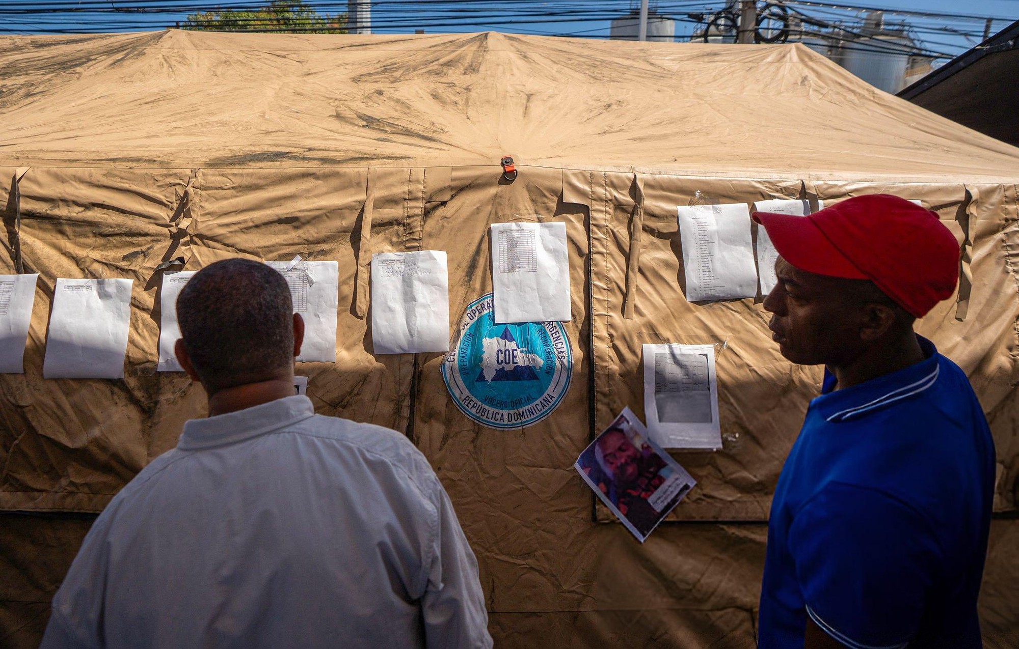113 người bao gồm cả ca sĩ nổi tiếng thiệt mạng trong vụ sập m&aacute;i hộp đ&ecirc;m, người th&acirc;n kh&oacute;c ngất b&ecirc;n bảng danh s&aacute;ch &ldquo;tử thần&rdquo;- Ảnh 8.