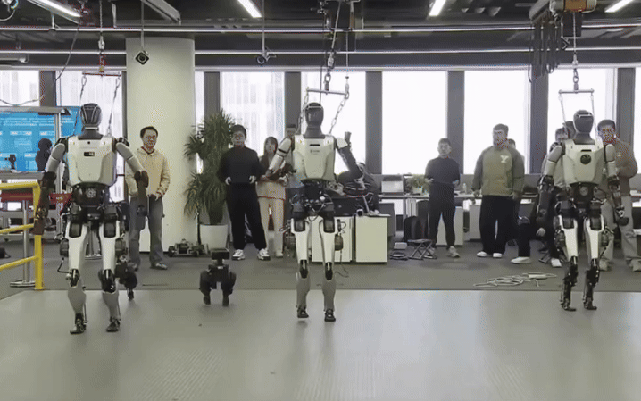 Robot Trung Quốc bước lên võ đài: Cuộc cách mạng AI bắt đầu bằng đấm móc và đá xoay - Ảnh 2.