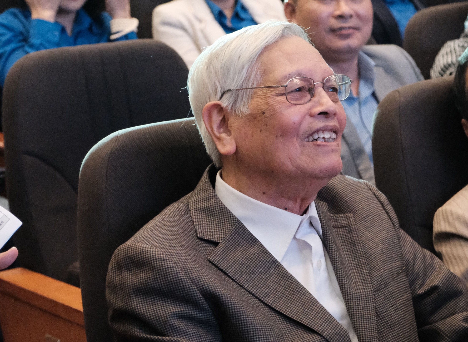 Nhân chứng kể lại khoảnh khắc xe tăng 390 húc đổ cổng Dinh Độc Lập - Ảnh 4.