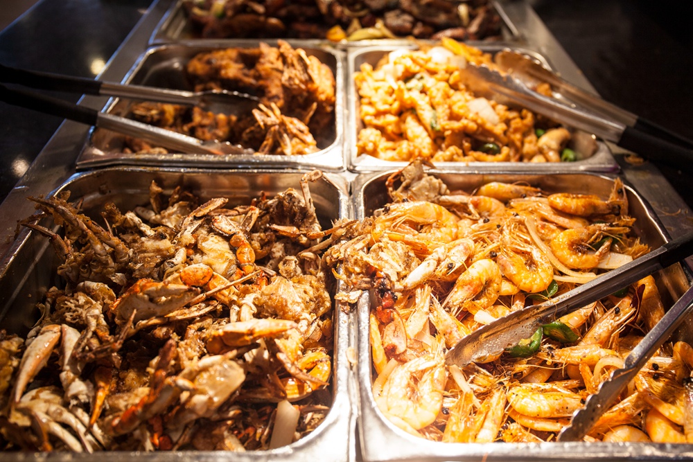 Ăn buffet hải sản 250.000 đồng/người, 2 người đ&agrave;n &ocirc;ng nhập viện trong đ&ecirc;m, nh&agrave; h&agrave;ng từ chối bồi thường: &ldquo;Do c&aacute;c anh ăn qu&aacute; nhiều&rdquo;- Ảnh 3.