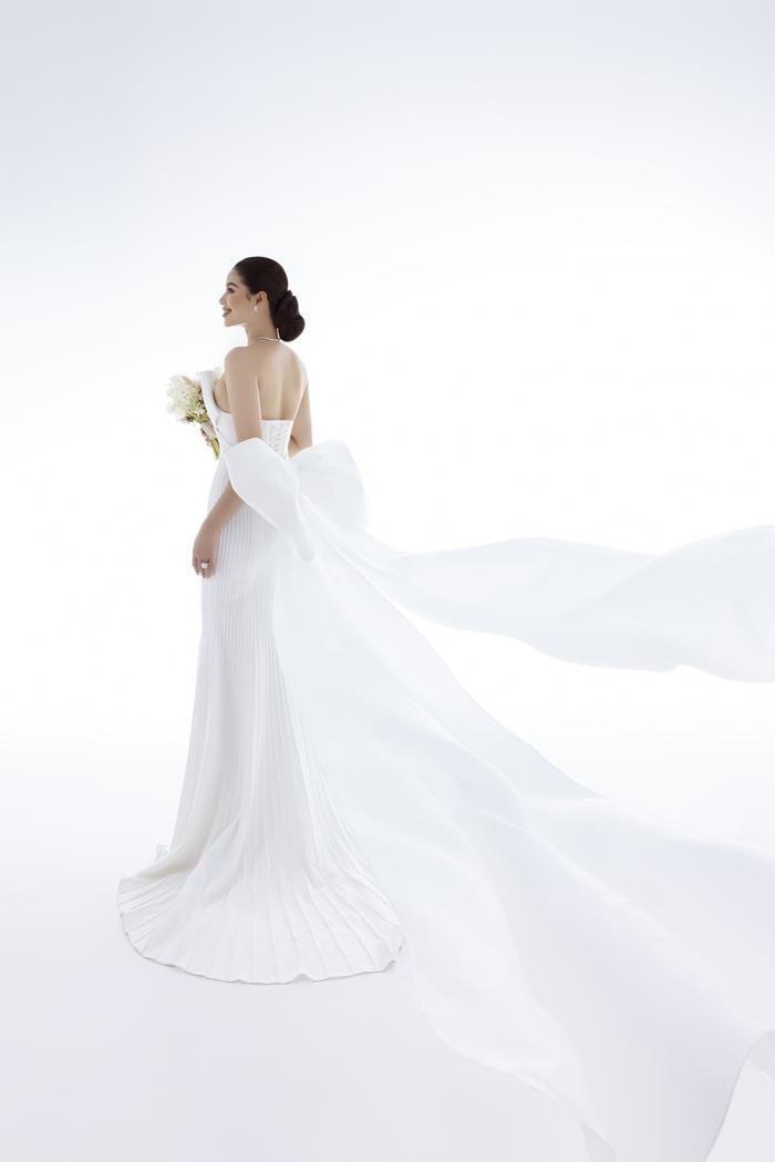 Giữa loạt tin đồn về chuyện hôn nhân với đại gia, Phạm Hương có 1 thay đổi lạ gây xôn xao- Ảnh 2. Giữa loạt tin đồn về chuyện hôn nhân với đại gia, Phạm Hương có 1 thay đổi lạ gây xôn xao- Ảnh 2.