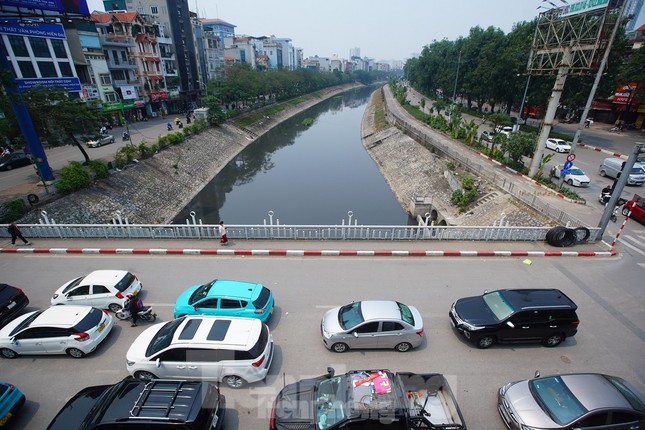 Hà Nội chi 15 tỷ xây cầu thép di động trên sông Tô Lịch - Ảnh 1. Hà Nội chi 15 tỷ xây cầu thép di động trên sông Tô Lịch - Ảnh 1.