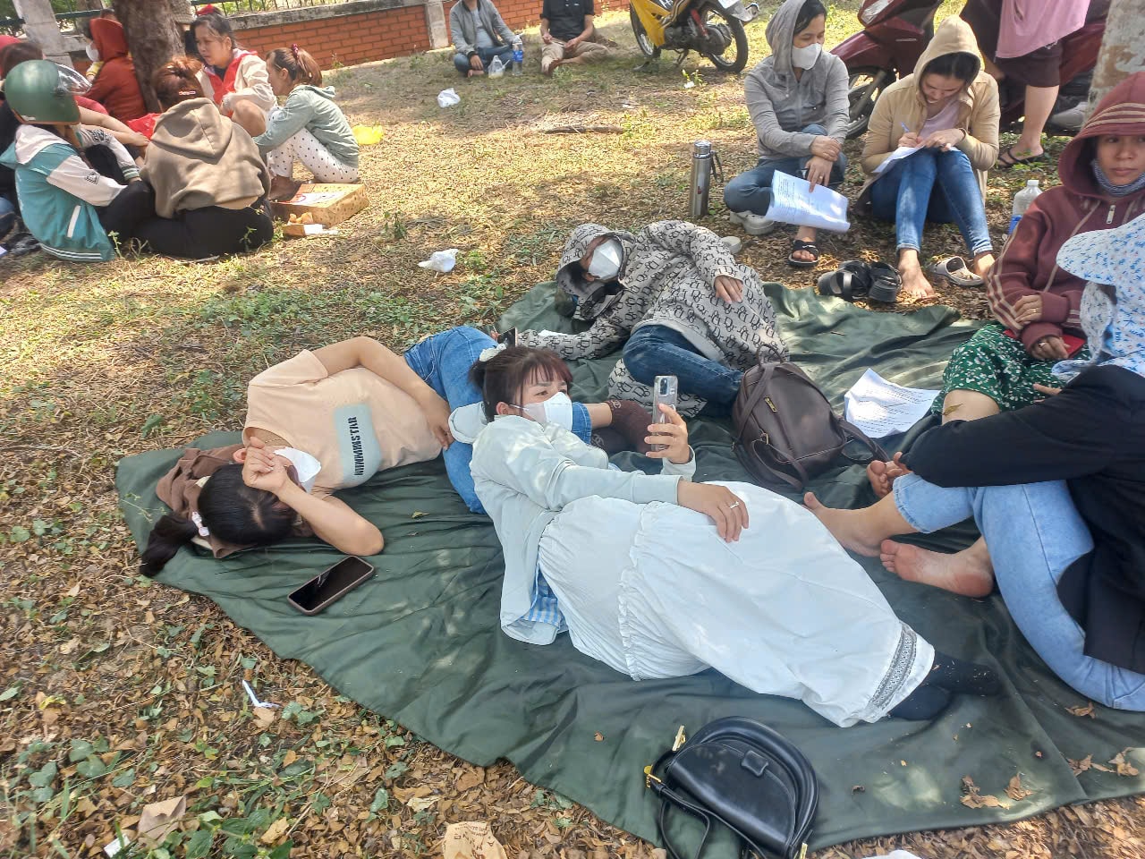 Hàng trăm công nhân Quảng Nam chờ quyền lợi: Lãnh đạo cơ quan bay vào TP HCM - Ảnh 2.