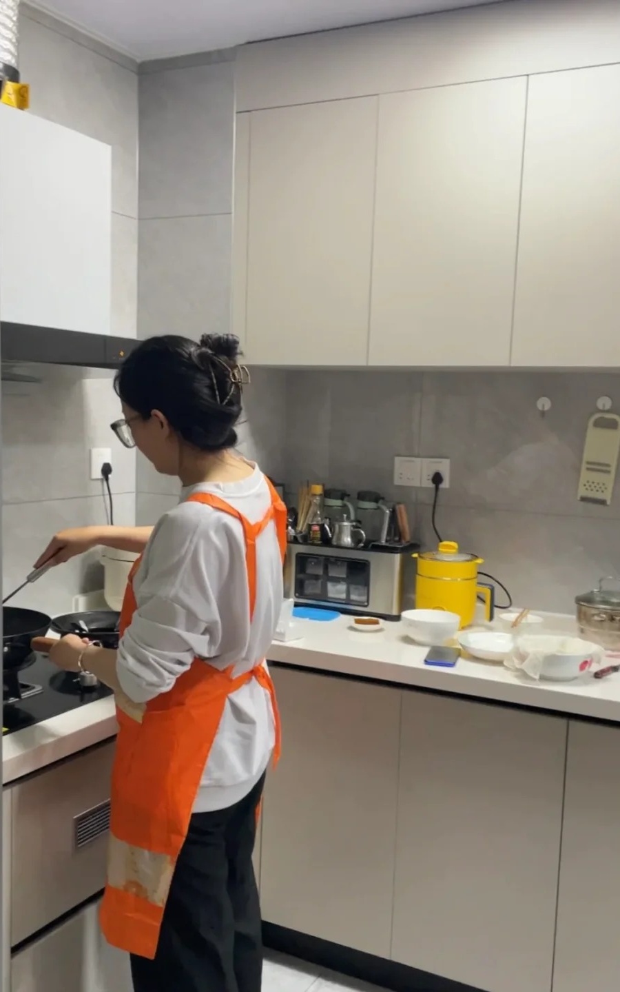 Chị gi&uacute;p việc bỗng gi&agrave;u l&ecirc;n ch&oacute;ng v&aacute;nh sau khi bố chồng đột ngột qua đời, ch&uacute;ng t&ocirc;i suy sụp khi biết sự thật- Ảnh 2.