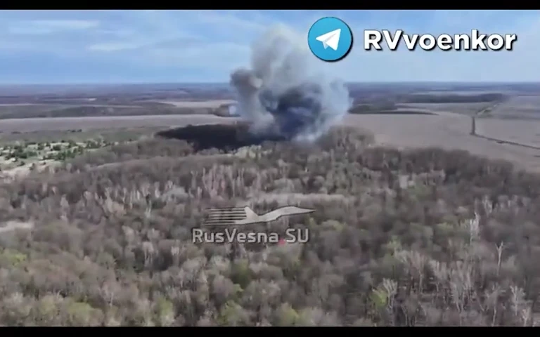 Phòng không bắn hạ một số UAV bí ẩn trên căn cứ Khmeimim ở Syria - Ảnh 2.