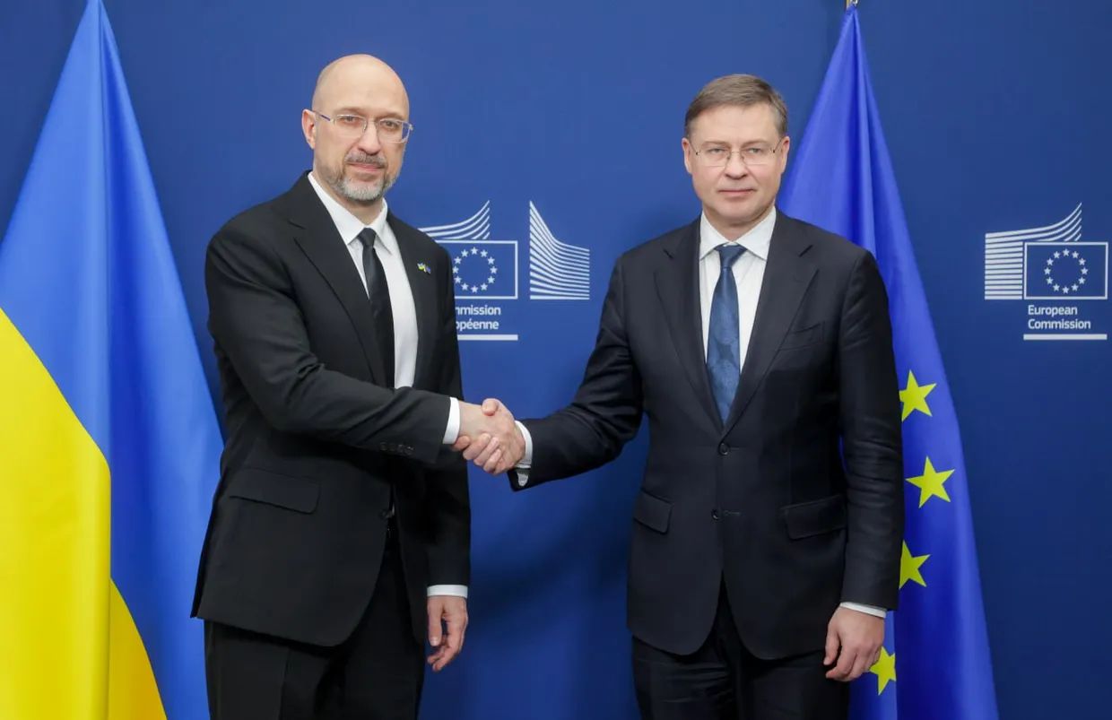 Ukraine nhận thêm 1 tỉ euro viện trợ từ tiền lãi tài sản Nga bị đóng băng - Ảnh 1.