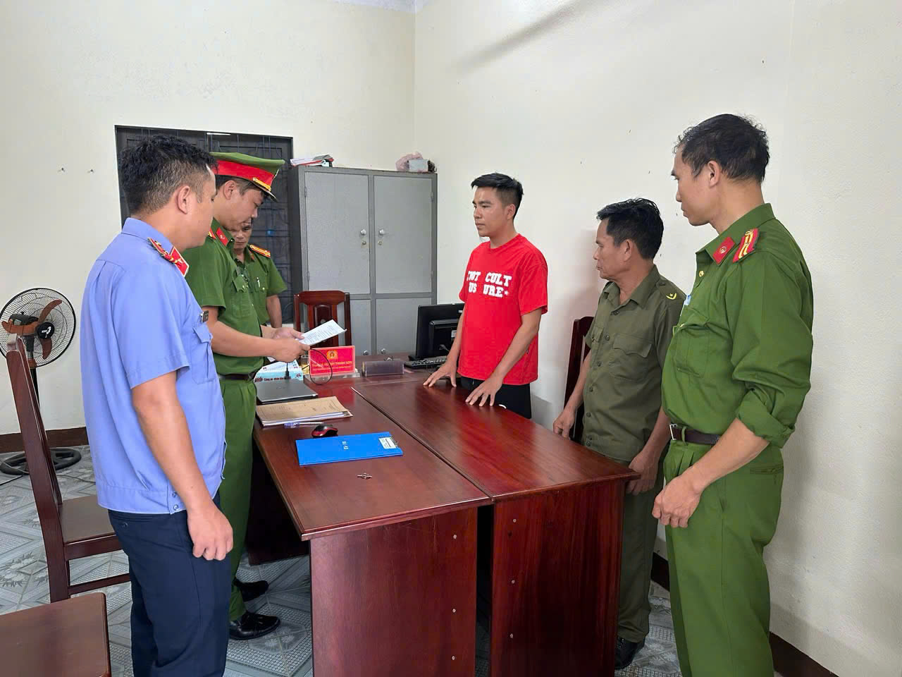 Tiktoker Dưỡng Dướng Dường bị khởi tố: Tổn thất hàng trăm tỉ - Ảnh 1.