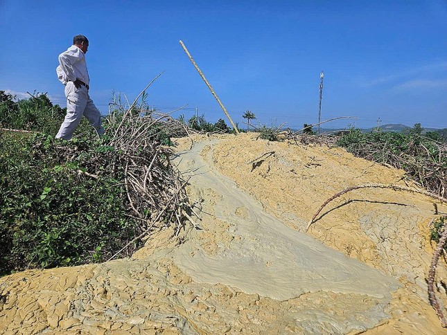 Cơ quan chức năng n&oacute;i g&igrave; về hiện tượng lạ dưới l&ograve;ng đất ở Ph&uacute; Y&ecirc;n? - Ảnh 1.