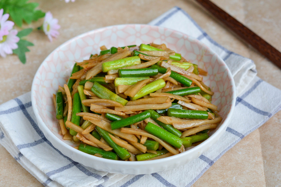 Ăn m&oacute;n rau n&agrave;y c&oacute; thể gi&uacute;p thải độc v&agrave; dưỡng gan, giảm t&aacute;o b&oacute;n, ti&ecirc;u diệt vi khuẩn lại gi&uacute;p tẩy giun- Ảnh 13.