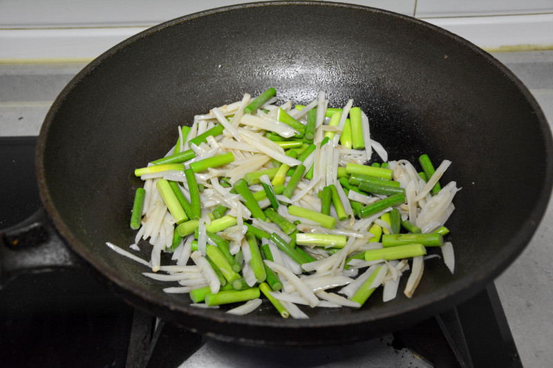 Ăn m&oacute;n rau n&agrave;y c&oacute; thể gi&uacute;p thải độc v&agrave; dưỡng gan, giảm t&aacute;o b&oacute;n, ti&ecirc;u diệt vi khuẩn lại gi&uacute;p tẩy giun- Ảnh 11.