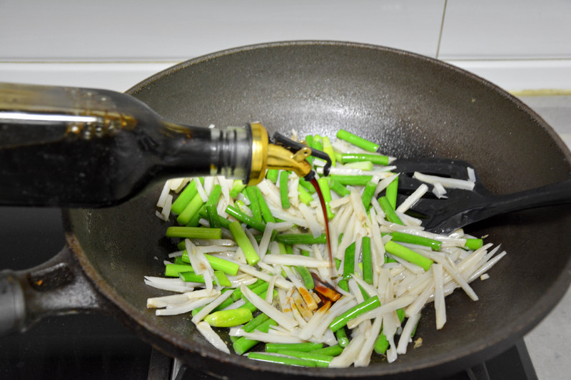 Ăn m&oacute;n rau n&agrave;y c&oacute; thể gi&uacute;p thải độc v&agrave; dưỡng gan, giảm t&aacute;o b&oacute;n, ti&ecirc;u diệt vi khuẩn lại gi&uacute;p tẩy giun- Ảnh 12.