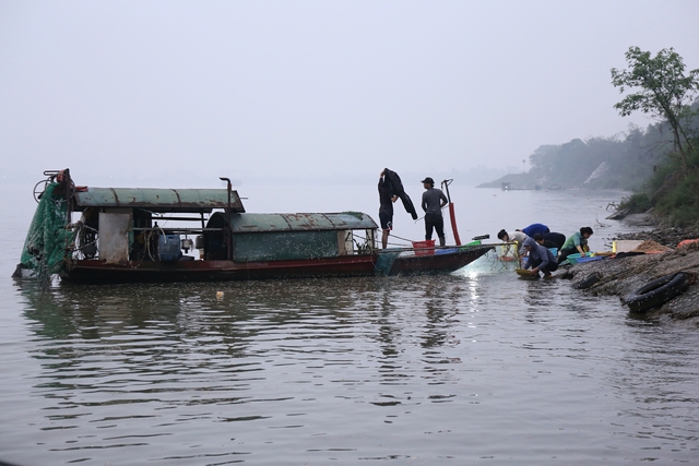 Cảnh tượng săn vờ sông Hồng: Người dân Hà Nội thức dậy từ 4 giờ sáng - Ảnh 13.