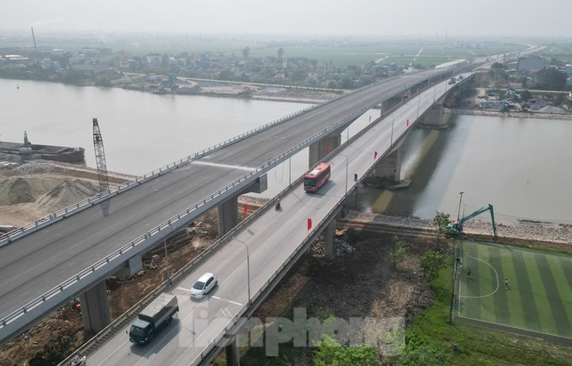 Hình hài cầu Lạc Quần mới trên tuyến đường 6 . 400 Tỷ ở Nam Định - Ảnh 2.