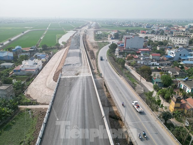 Hình hài cầu Lạc Quần mới trên tuyến đường 6 . 400 Tỷ ở Nam Định - Ảnh 6.