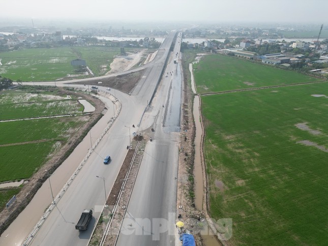 Hình hài cầu Lạc Quần mới trên tuyến đường 6 . 400 Tỷ ở Nam Định - Ảnh 8.