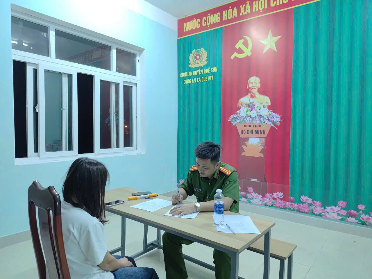 Lộ clip giáo viên bạo hành trẻ em tại Quảng Nam gây phẫn nộ - Ảnh 4. Lộ clip giáo viên bạo hành trẻ em tại Quảng Nam gây phẫn nộ - Ảnh 4.