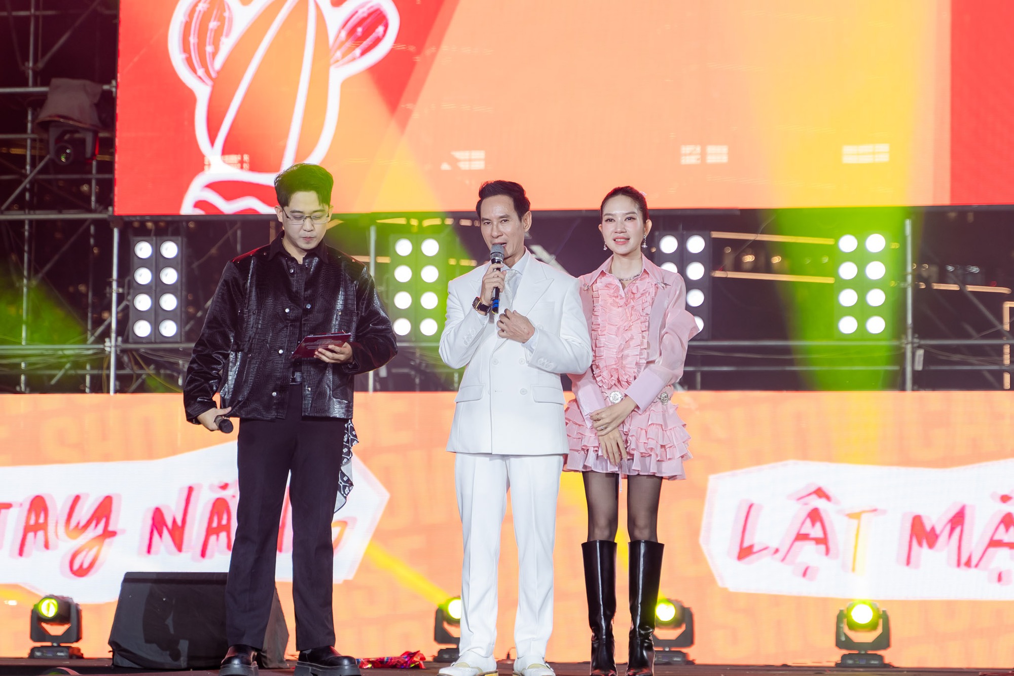 Ái nữ sao Việt gây sốt MXH vì nhan sắc cuốn hơn chữ cuốn, mới 12 tuổi đã đẹp hết phần ba mẹ- Ảnh 7.