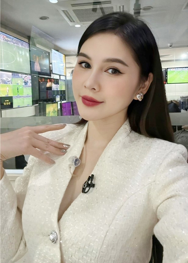 Cuộc sống của nữ MC thể thao xinh đẹp "đi nhầm sân golf được chồng như ý"- Ảnh 1.