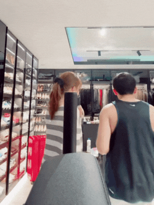 Hari Won - Trấn Thành bị camera ghi lại cảnh tượng có hành động lạ trong nhà riêng, chuyện gì đây?- Ảnh 3. Hari Won - Trấn Thành bị camera ghi lại cảnh tượng có hành động lạ trong nhà riêng, chuyện gì đây?- Ảnh 3.