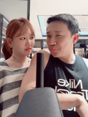 Hari Won - Trấn Thành bị camera ghi lại cảnh tượng có hành động lạ trong nhà riêng, chuyện gì đây?- Ảnh 4. Hari Won - Trấn Thành bị camera ghi lại cảnh tượng có hành động lạ trong nhà riêng, chuyện gì đây?- Ảnh 4.
