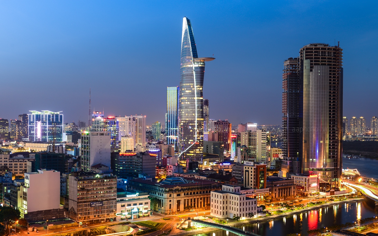 Sáp nhập tỉnh thành, bỏ cấp huyện: Hàng chục nghìn trường học, bệnh viện của huyện sẽ thế nào? - Ảnh 3.