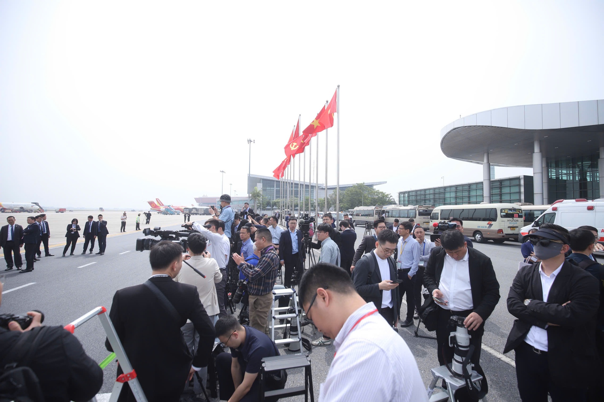 Chủ tịch nước Lương Cường đ&oacute;n Tổng B&iacute; thư, Chủ tịch Trung Quốc Tập Cận B&igrave;nh tại Nội B&agrave;i- Ảnh 6.