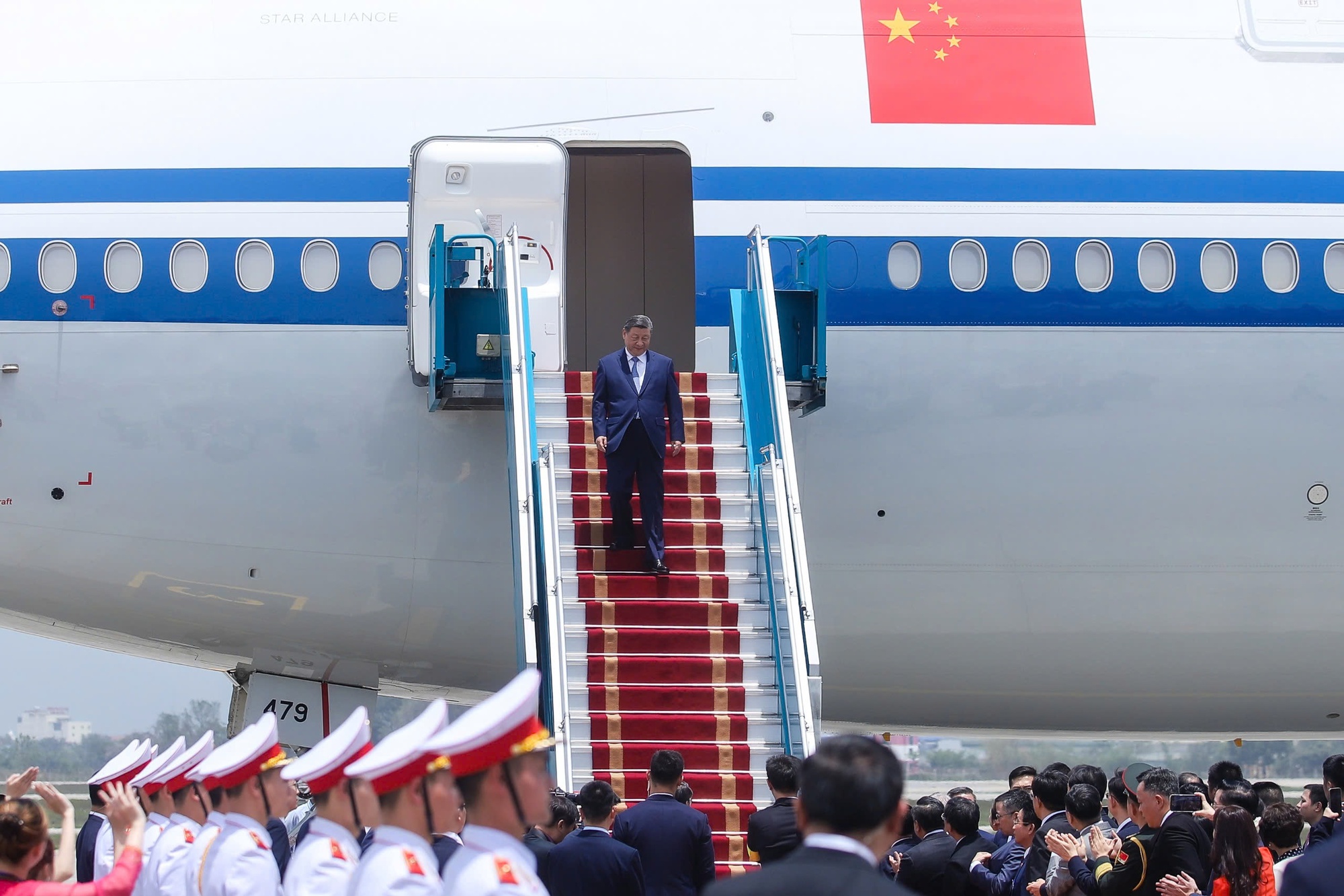 Chủ tịch nước Lương Cường đ&oacute;n Tổng B&iacute; thư, Chủ tịch Trung Quốc Tập Cận B&igrave;nh tại Nội B&agrave;i- Ảnh 4.