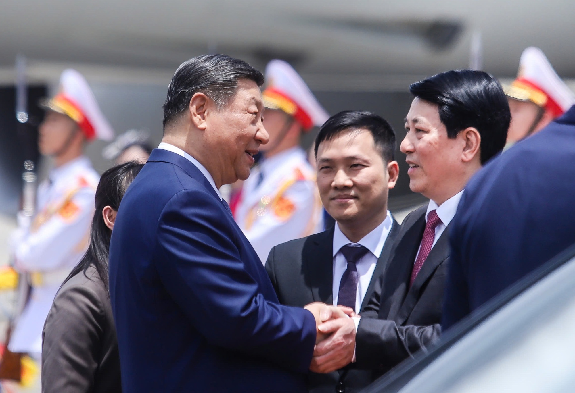 Chủ tịch nước Lương Cường đ&oacute;n Tổng B&iacute; thư, Chủ tịch Trung Quốc Tập Cận B&igrave;nh tại Nội B&agrave;i- Ảnh 1.